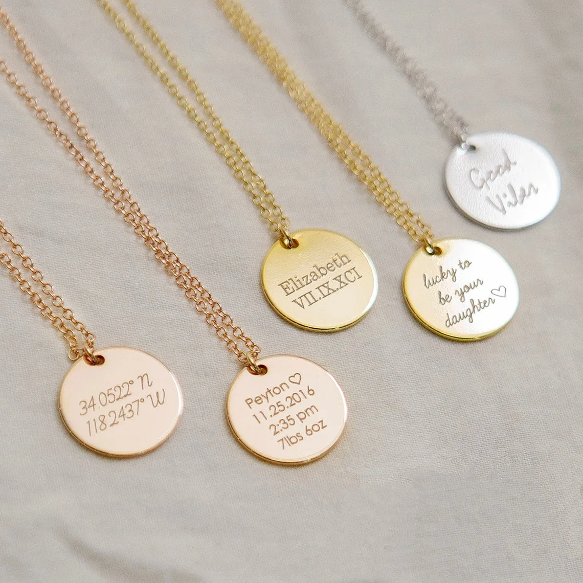 Collier pendentif rond en acie - Birth Flower Necklace avis et prix
