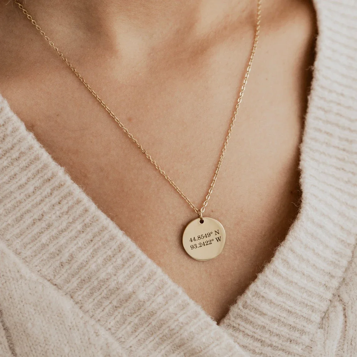 Collier pendentif rond en acie - Birth Flower Necklace avis et prix